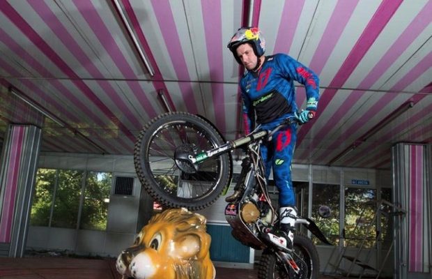 video dougie lampkin explores abandoned theme park on trials bike trill magazine trill magazine