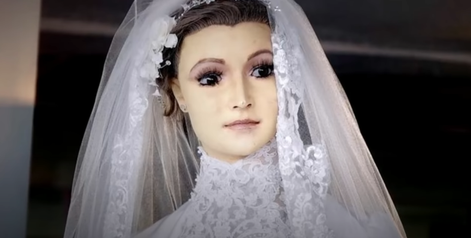 La Pascualita The Bridal Shop Mannequin With A Horrifying Secret