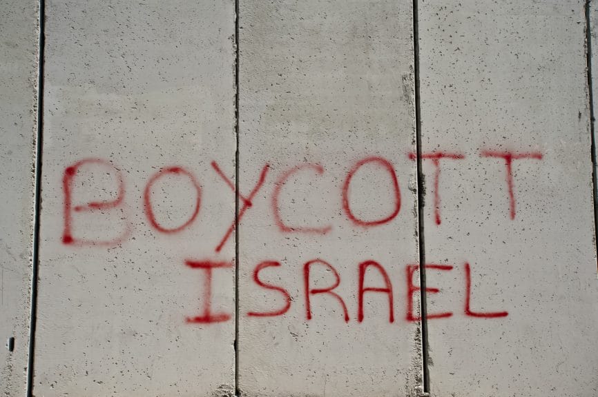 Graffiti on a wall saying "Boycott Israel."